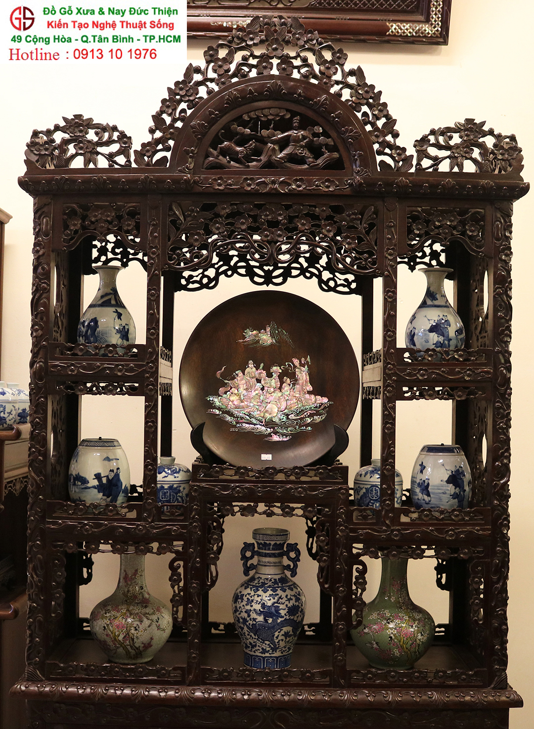 Tủ Bày Đồ Chạm Mai